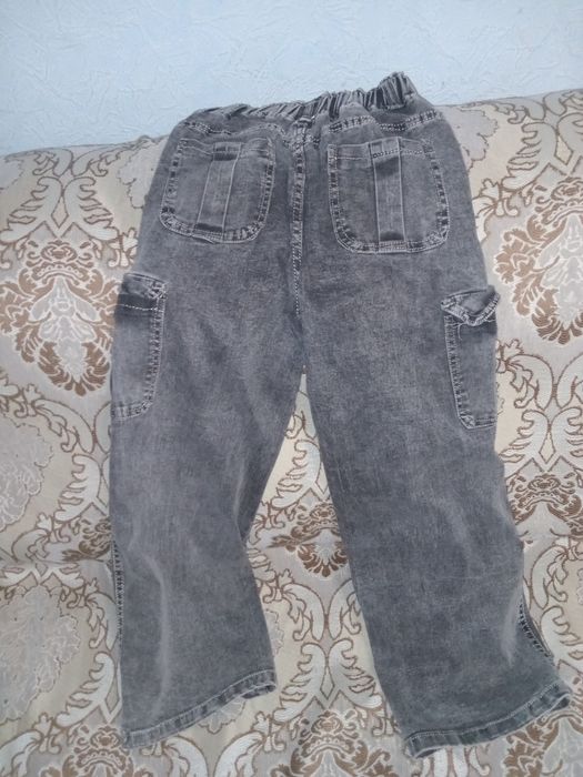 Джинсы чёрные,почти новые