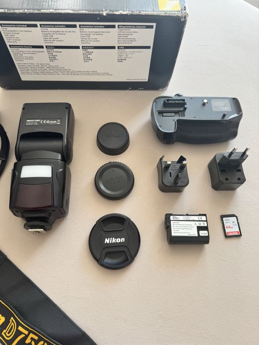 Nikon D7200 + 18-105 VR Kit + светкавица + Battery Grip + 64GB SD карта