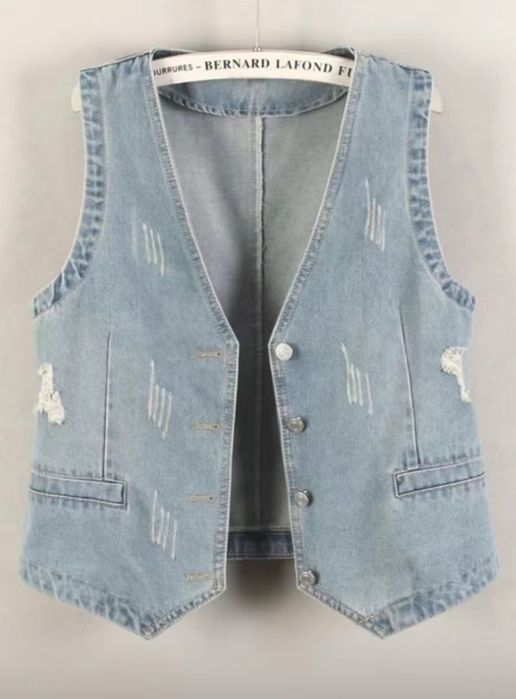 Джинсовая жилетка для девушек. Новая.