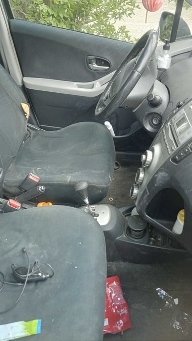 Vând sau dezmembrez Toyota Yaris automata