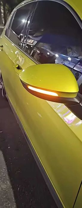 Динамични бягащи мигачи за огледалата за VW Golf Голф черни жълти