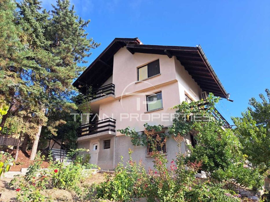 Триетажна къща Храбрино