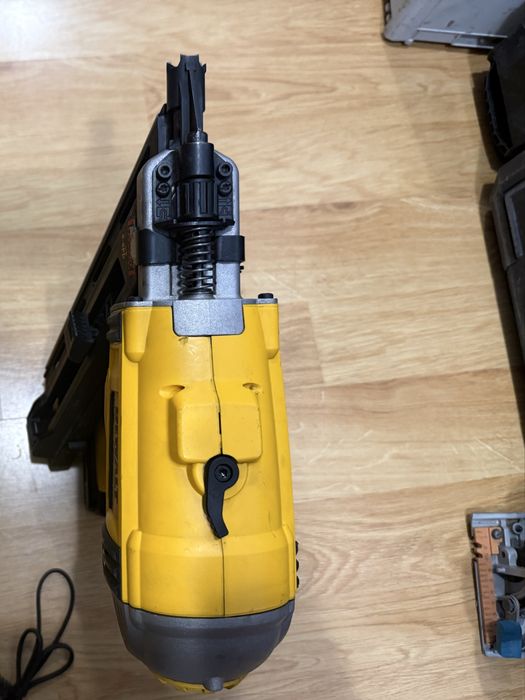 Такер Dewalt DCN692