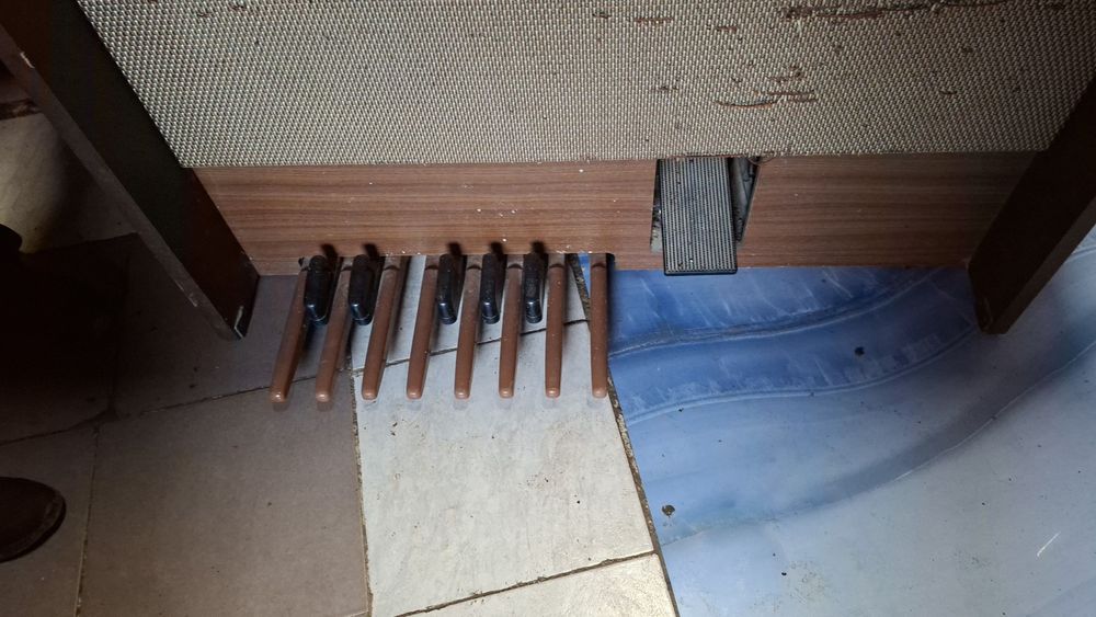 Vând pian electric perfect funcționează