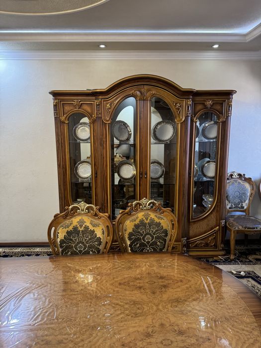 Хитой мебель сотилади. Холати яхши