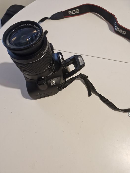 Фотоапарат Canon EOS 250D