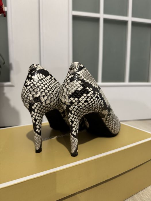 Pantofi Michael Kors din piele naturala marime 38