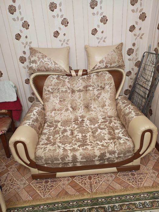 Продается диван три два один