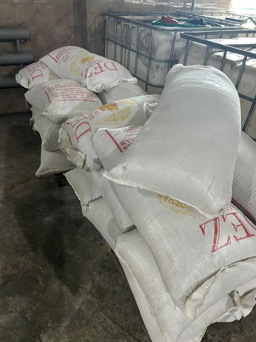 Продам ячмень в мешках