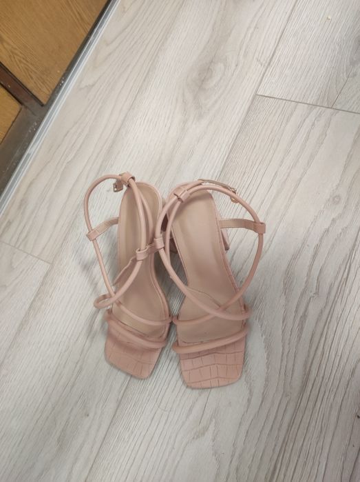 Нови сандали 38 номер