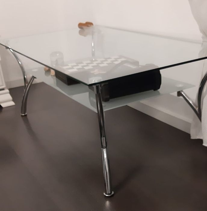 Vând masă de sticla living