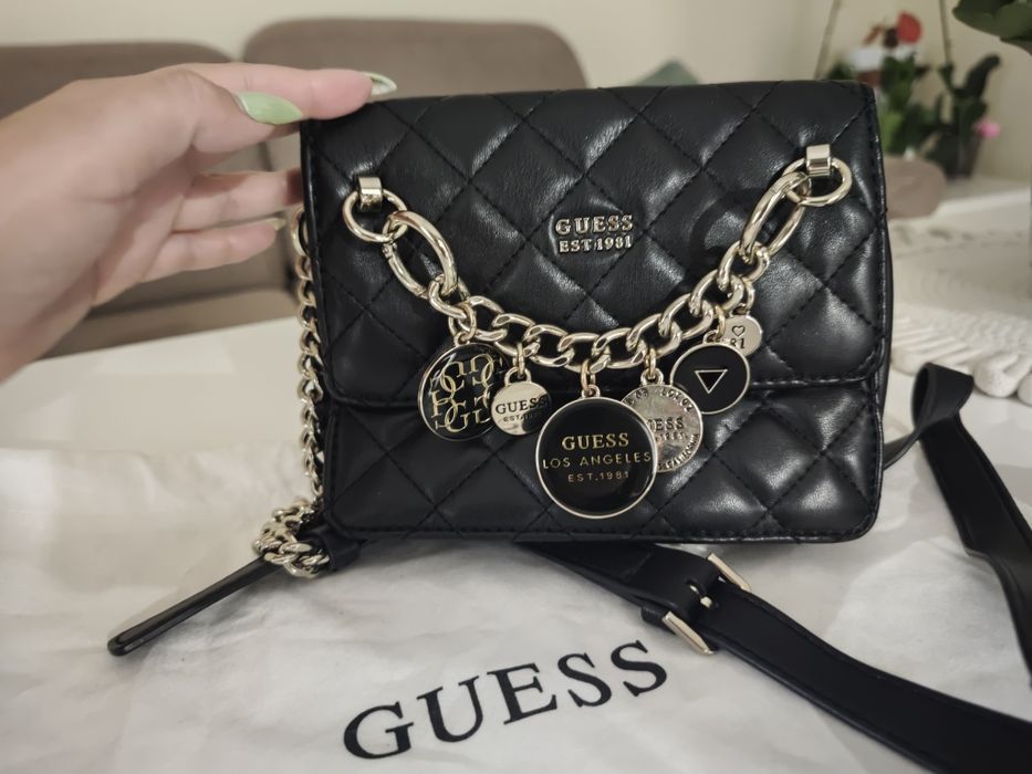 Черна чанта Guess