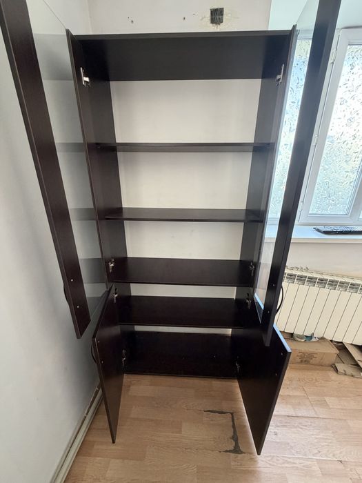 Шкафы для одежды и бумаг