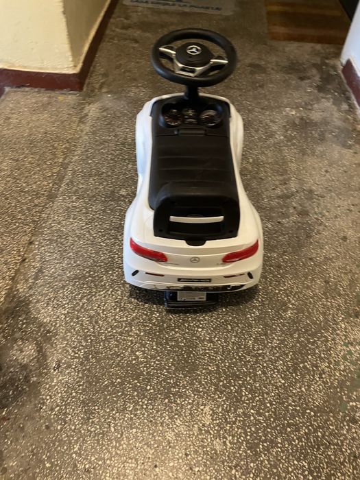 Vand masinuta Mercedes in stare foarte buna.