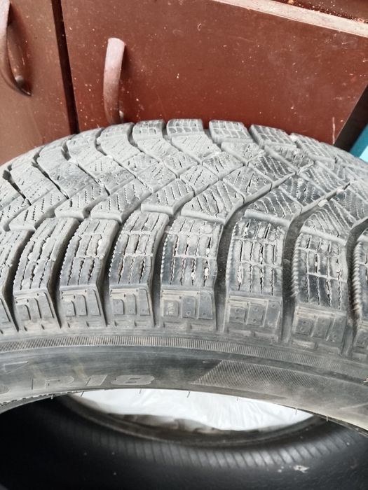 Шины 235/60 R18 продам
