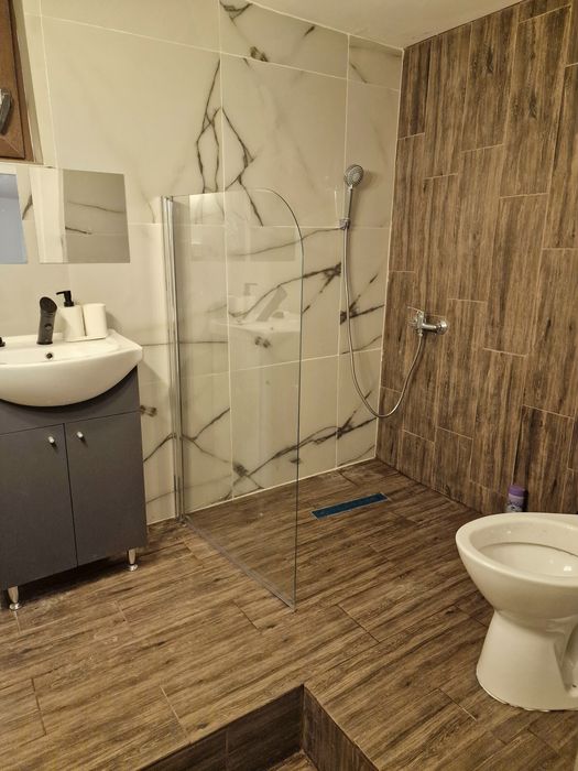 Închiriez regim hotelier cazare Trocadero City Mall centru