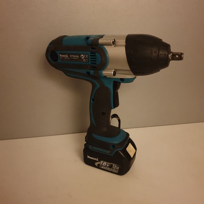 Makita DTW 450 Msina de înșurubat cu impact