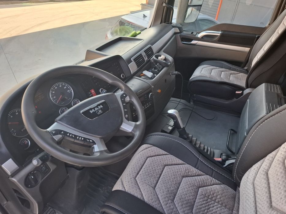 Man TGS 18.360 cu macara