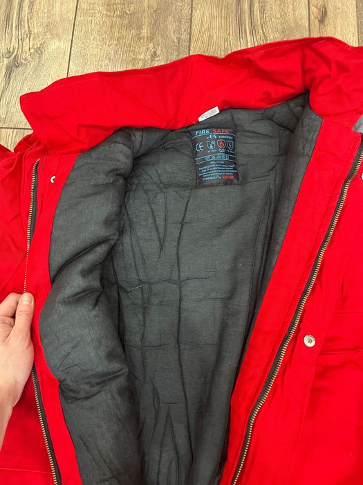 Красный комбинезон