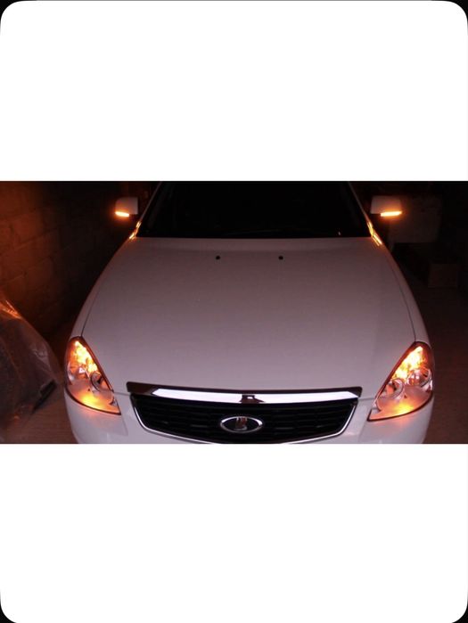 Продам на Приору повторители поворотников в зеркала бегущие