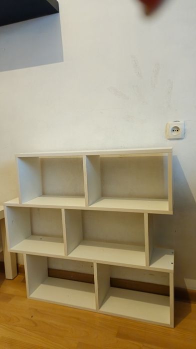 Девушке  в надёжном доме