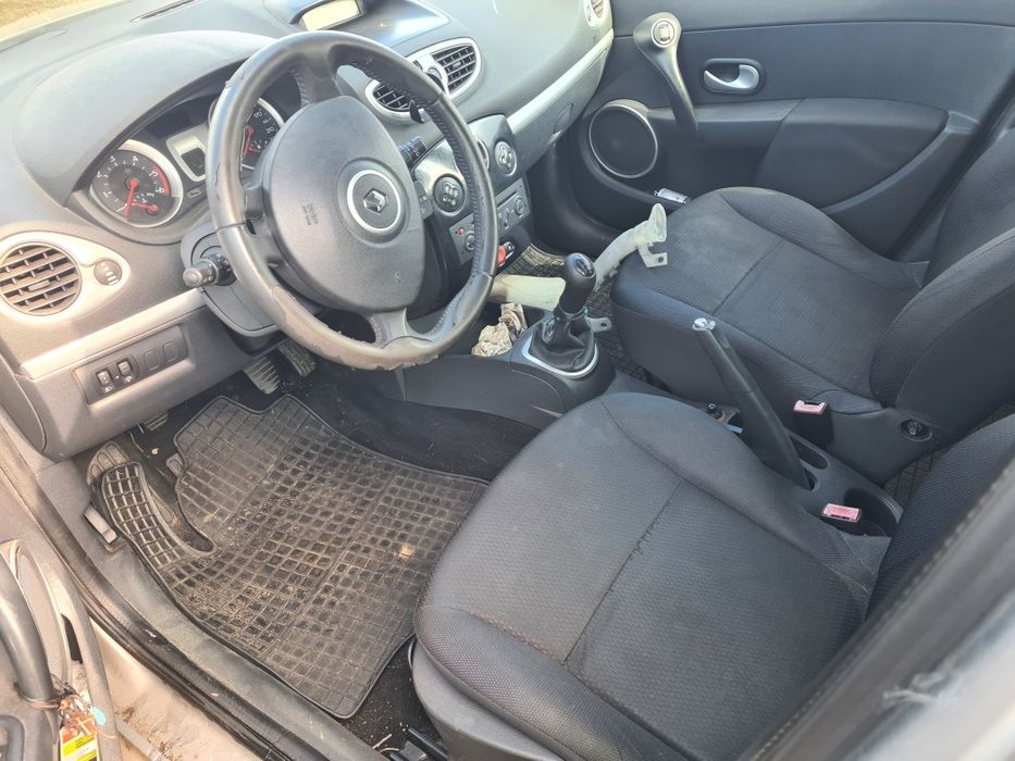 Far bara fata capota motor-Renault Megane 3 an 2012 /Clio 3 an 2008
