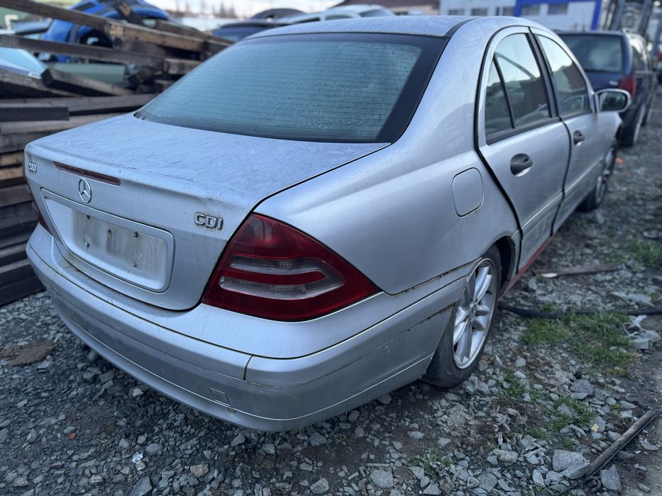 Dezmembrez Mercedes Class W203 2.2 CDI 2001 6 trepte Manual 611.962