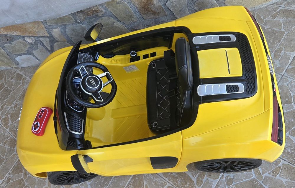 Masinuta electrica Audi R8 Spyder RS, 2 x 45W, 2.4G, galben,
