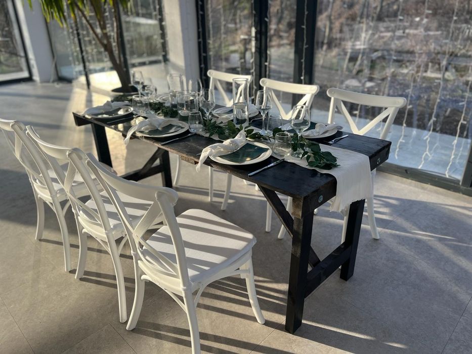 Inchiriem mese lemn si scaune pentru evenimente