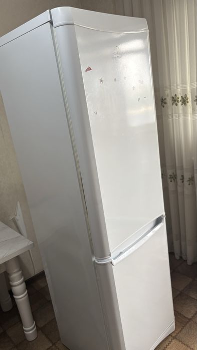 Холодильник indesit
