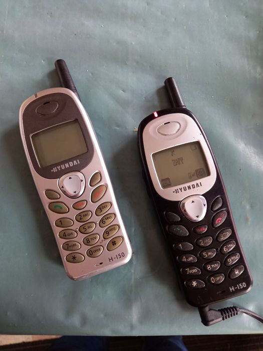 Vând 2 telefoane Hyundai Zapp de Colecție/ Pasionați sau Piese
