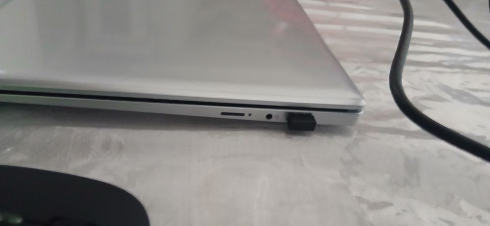 Noutbook sotiladi yoki obmen keysga  8 gb 128 ssd yengi
