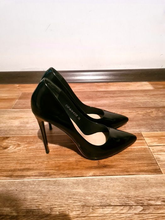 Туфли чёрные лодочки