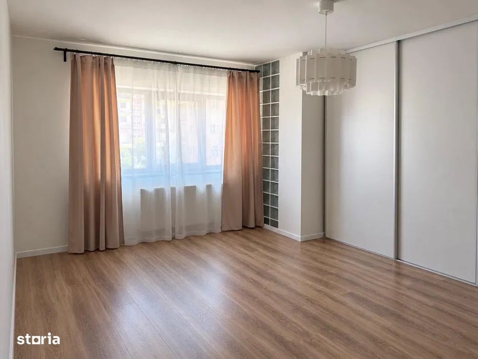 Apartament decomandat, parcare, etaj intermediar, zona Eroilor
