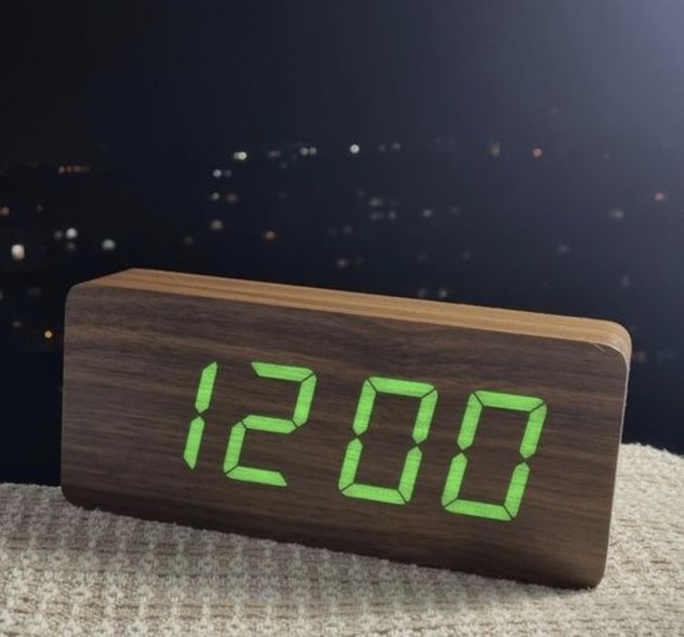 Часы настольные бел/корич