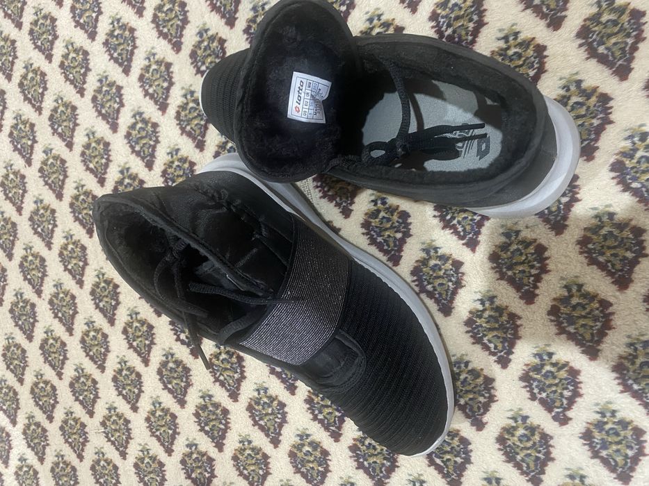 Спортни обувки 39н.