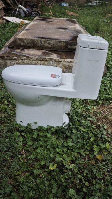 Унитаз сатылады.