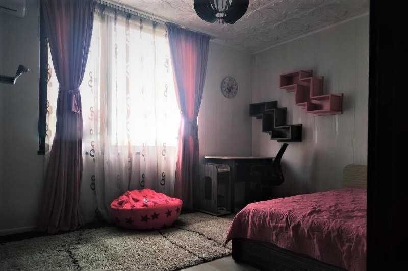 Дава се под наем Тристаен апартамент в Бургас, Славейков - 110 кв.м за 510 € - Снимка #4
