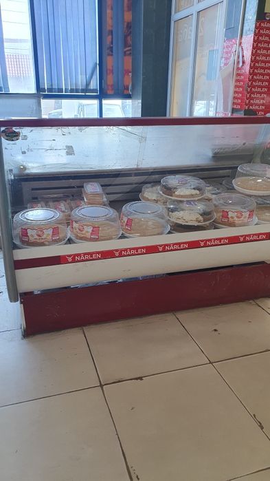 Продам витринный холодильник