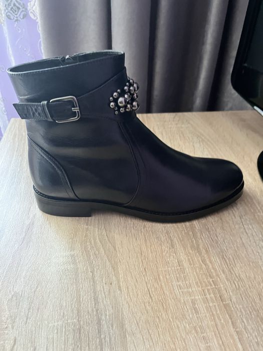 Чисто нови дамски боти