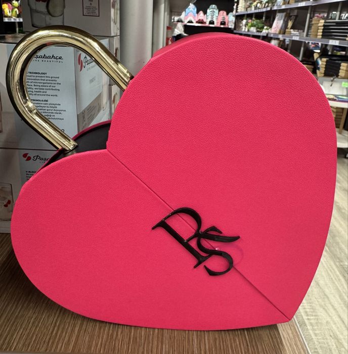 Подаръчна кутия в формата на сърце