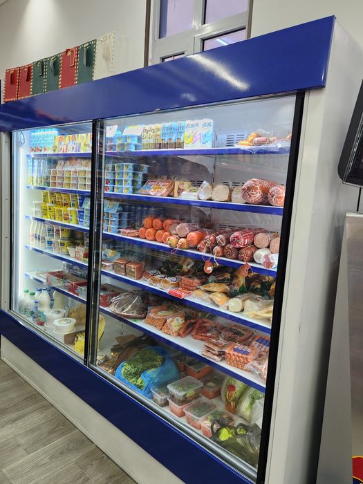 Продаётся витрина холодильник