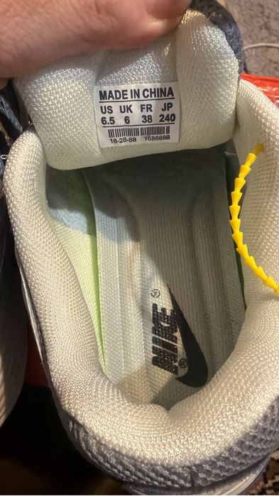 Кроссовки Nike , на подростка