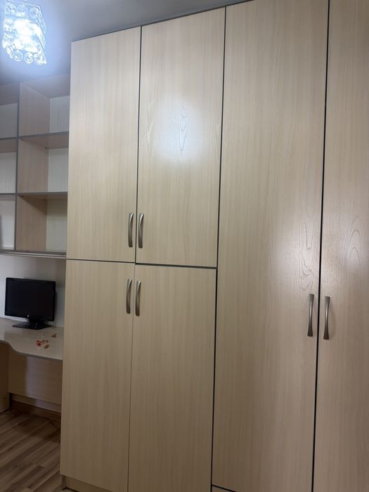 Большой плательный шкаф
