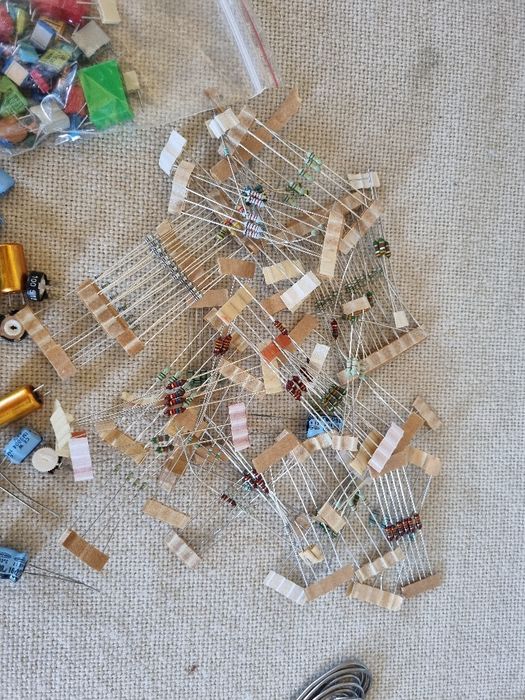 Pachet dif piese, Rezistente, etc. Noi. West Germany.