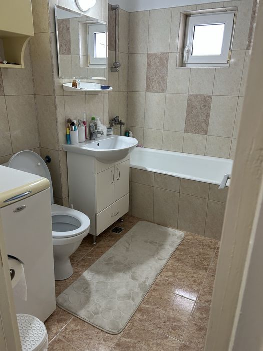 Vand apartament cu 3 camere