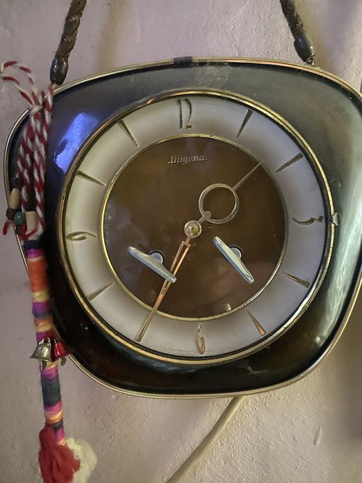 Стенен часовник работещ отлично