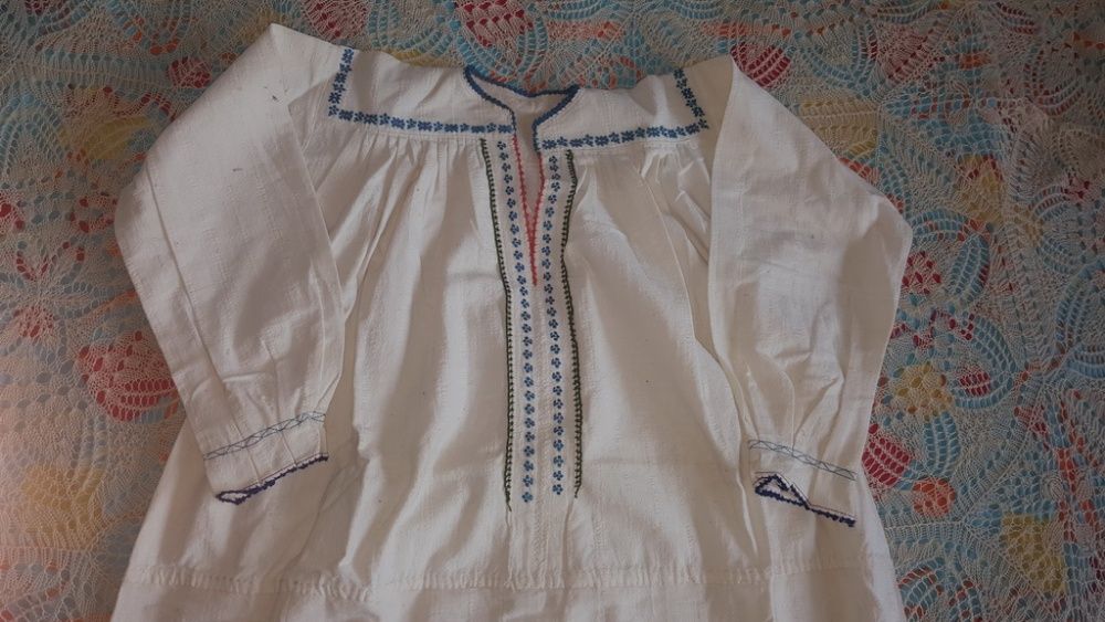 Автентична риза от народни носии