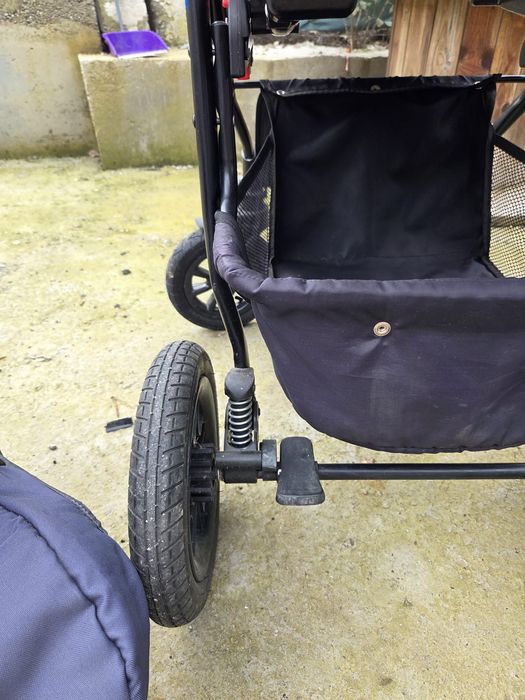 Vând cărucior 3 în 1