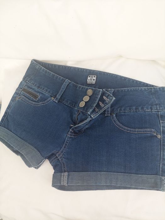 Pantaloni scurți, albaștri,mărimea 38